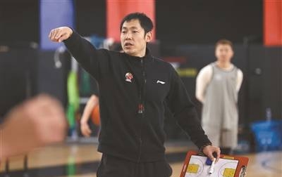 关于曝张庆鹏接替闵鹿蕾出任北控主帅休赛期将有球员变动的信息