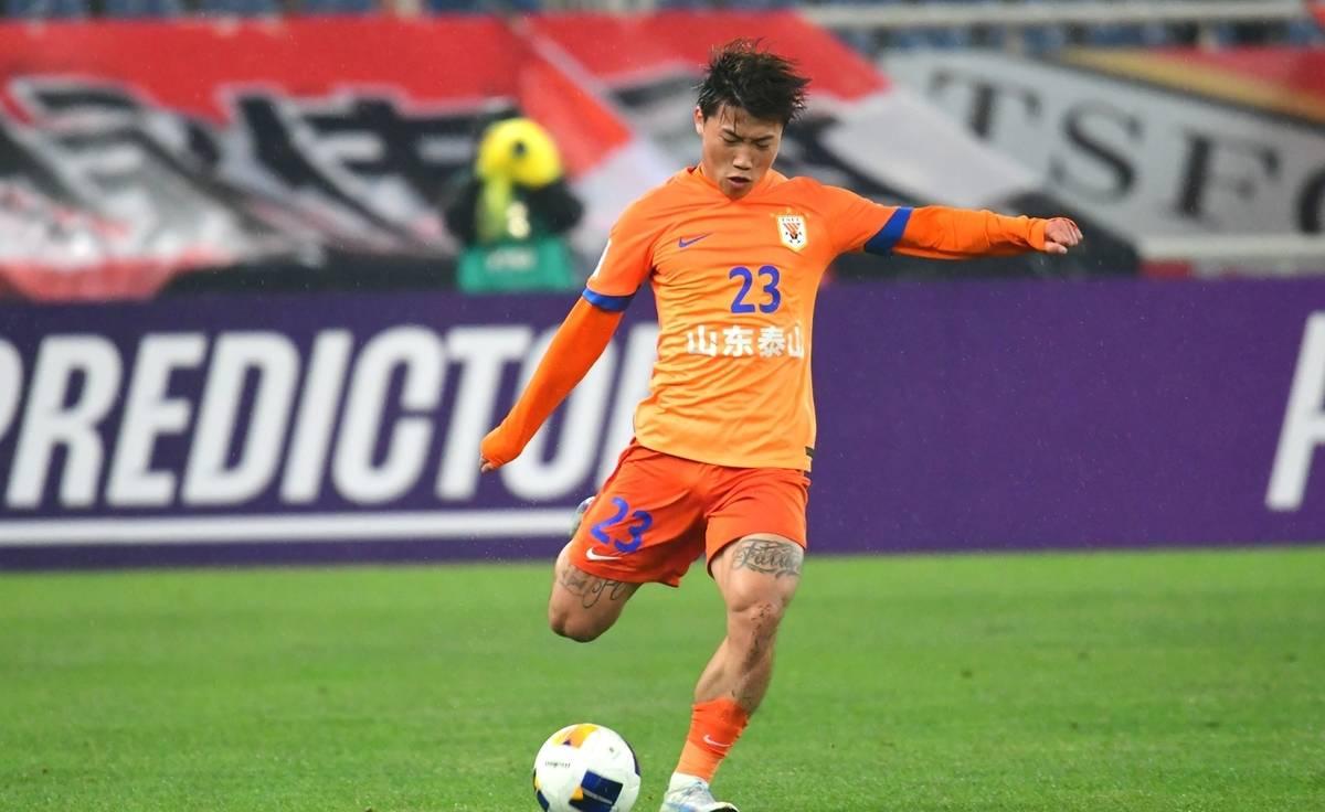 中超红牌！山东泰山队3-1胜武汉三镇！克雷桑进球无效！泽卡两球(中超直接红牌停赛)