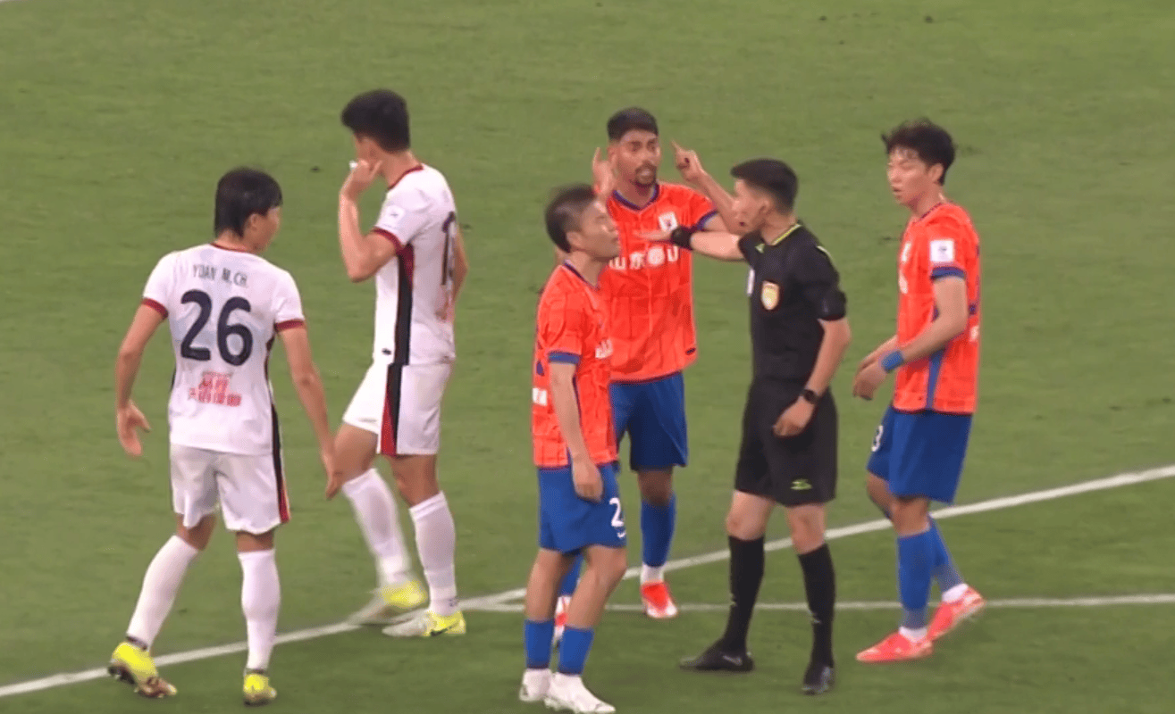 中超-刘祝润建功拉布亚德任意球破门大连2-0泰山迎2连胜(中超任意球破门集锦)