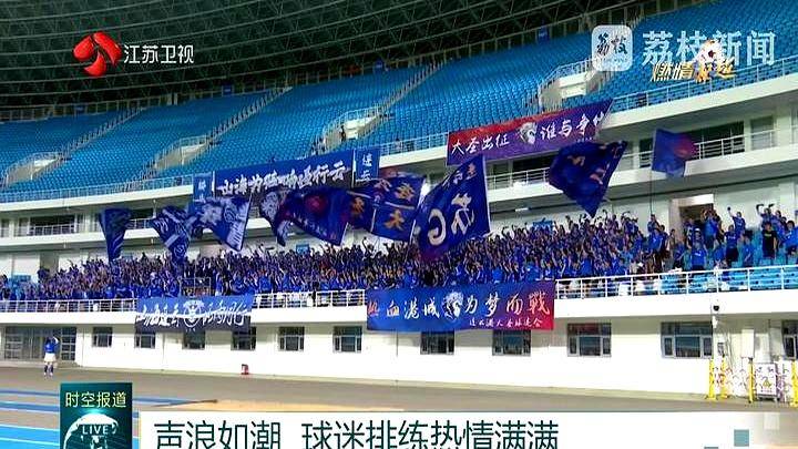 足球界盛事将至，球员们备战冲刺(足球比赛即将拉开帷幕队员们彼此发出海誓山盟立志夺冠)