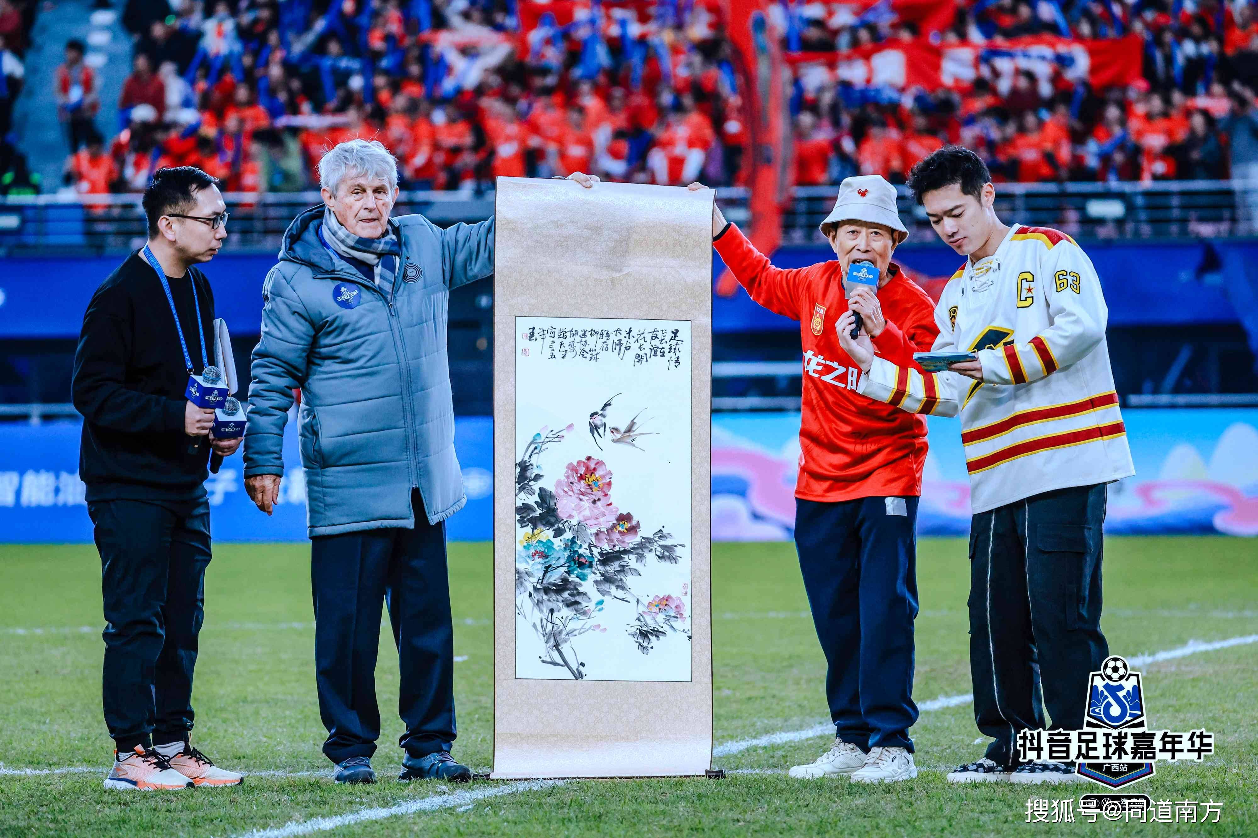 包含开始拉票？哈维尔谈执教国足最大优势疑效仿米卢海港球迷不看好的词条